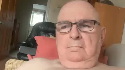 ian53a - mature UK man for same online show from March 10, 11:15 am