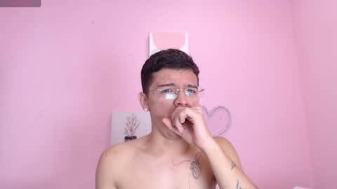 Snapshot of ian_castillo_ chatting on December 3, 11:11 am IAN CASTILLO online show from December 3, 11:11 am