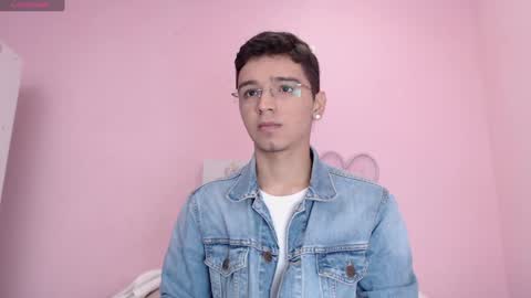 Snapshot of ian_castillo_ chatting on December 10, 11:11 am IAN CASTILLO online show from December 10, 11:11 am