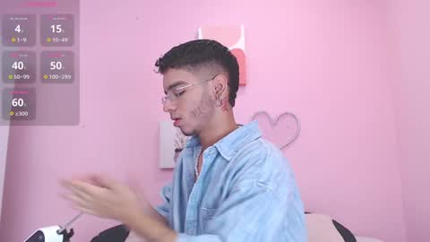 Snapshot of ian_castillo_ chatting on January 18, 11:11 am IAN CASTILLO online show from January 18, 11:11 am