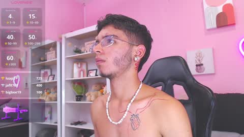 Snapshot of ian_castillo_ chatting on January 24, 2:51 pm IAN CASTILLO online show from January 24, 2:51 pm