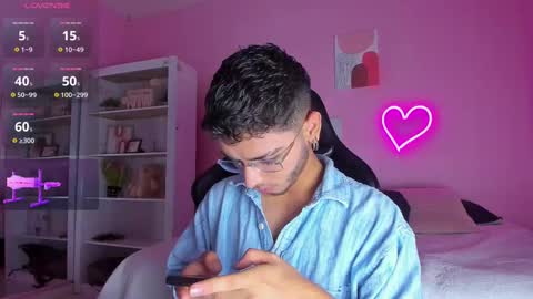 Snapshot of ian_castillo_ chatting on February 27, 11:10 am IAN CASTILLO online show from February 27, 11:10 am