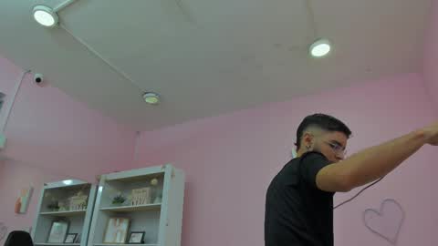 Snapshot of ian_castillo_ chatting on March 7, 11:07 am IAN CASTILLO online show from March 7, 11:07 am