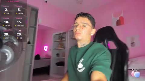 Snapshot of ian_castillo_ chatting on September 18, 11:12 am IAN CASTILLO online show from September 18, 11:12 am
