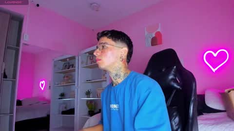 Snapshot of ian_castillo_ chatting on September 22, 11:12 am IAN CASTILLO online show from September 22, 11:12 am