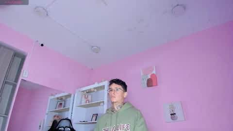 IAN CASTILLO online show from October 25, 11:07 am