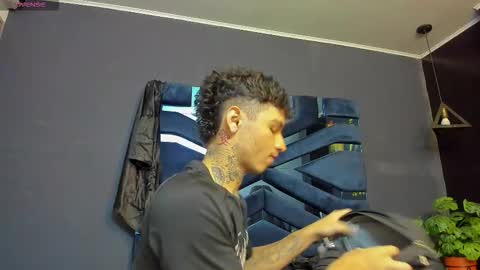 IAN CASTILLO online show from January 14, 11:16 am