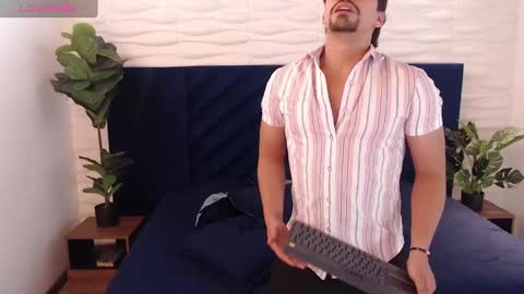 Ian Davis online show from January 9, 11:45 pm
