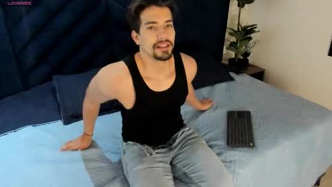 Snapshot of ian_davis chatting on September 21, 11:45 am Ian Davis online show from September 21, 11:45 am