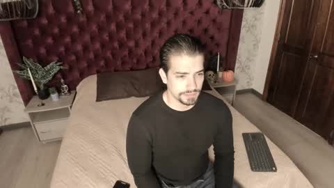 Snapshot of ian_davis chatting on October 26, 12:00 pm Ian Davis online show from October 26, 12:00 pm