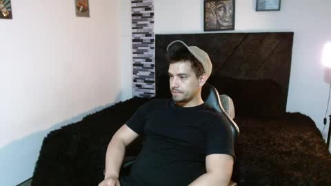 Ian Davis online show from May 11, 12:49 am