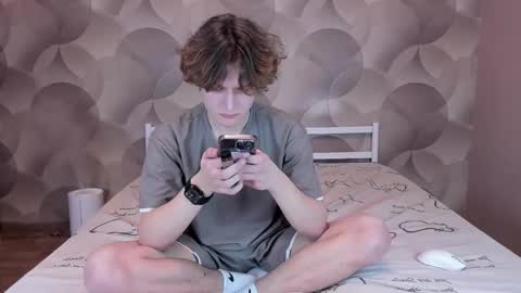 Ian Flor online show from March 13, 3:40 pm