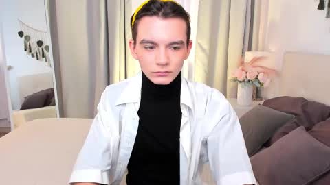 Snapshot of ian_harrickton chatting on March 16, 5:35 am ian online show from March 16, 5:35 am