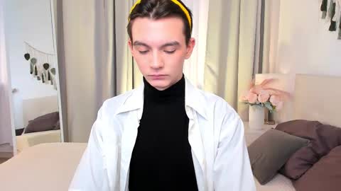 Snapshot of ian_harrickton chatting on March 16, 5:44 am ian online show from March 16, 5:44 am