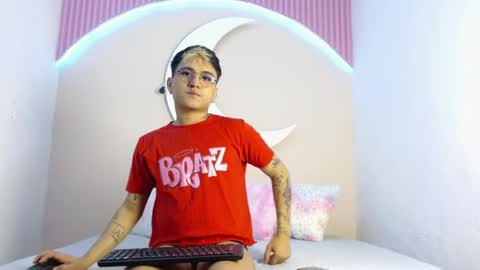 ian_storm online show from April 25, 11:46 am