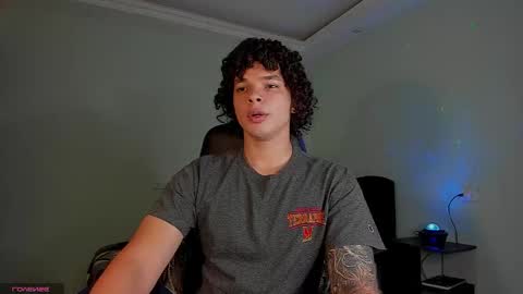 Snapshot of ian_versace chatting on February 27, 12:54 am Andres online show from February 27, 12:54 am