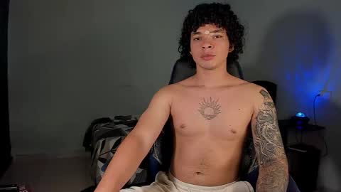Snapshot of ian_versace chatting on March 2, 6:37 pm Andres online show from March 2, 6:37 pm
