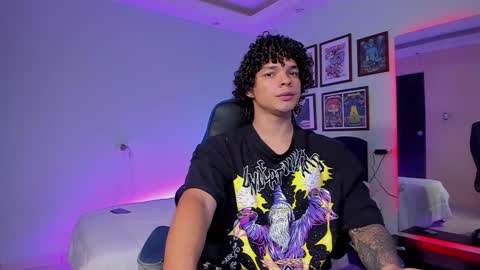 Snapshot of ian_versace chatting on March 11, 1:55 am Andres online show from March 11, 1:55 am