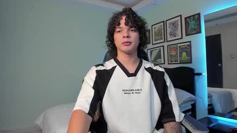 Snapshot of ian_versace chatting on March 25, 2:39 am Andres online show from March 25, 2:39 am