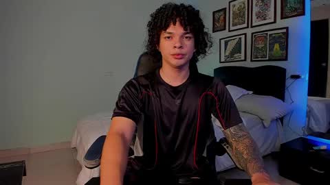 Snapshot of ian_versace chatting on March 30, 4:02 am Andres online show from March 30, 4:02 am