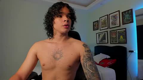 Snapshot of ian_versace chatting on April 2, 4:32 am Andres online show from April 2, 4:32 am