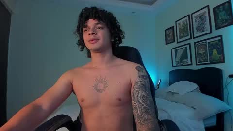 Snapshot of ian_versace chatting on April 11, 11:20 pm Andres online show from April 11, 11:20 pm