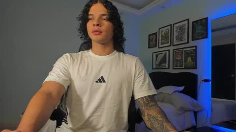 Snapshot of ian_versace chatting on April 19, 11:18 pm Andres online show from April 19, 11:18 pm