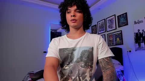 Snapshot of ian_versace chatting on May 14, 4:08 am Andres online show from May 14, 4:08 am