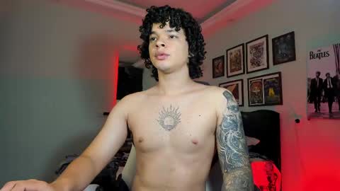 Snapshot of ian_versace chatting on May 16, 9:13 pm Andres online show from May 16, 9:13 pm