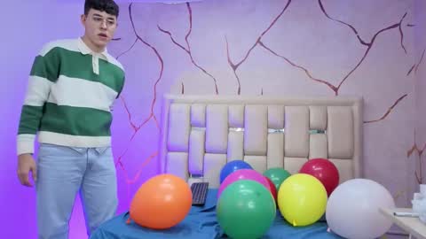 Snapshot of ianblake_ chatting on March 9, 9:19 pm Ian online show from March 9, 9:19 pm