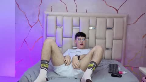 Snapshot of ianblake_ chatting on March 10, 8:36 pm Ian online show from March 10, 8:36 pm