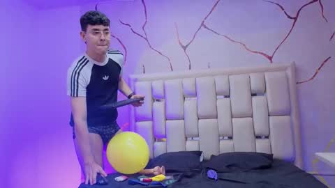 Snapshot of ianblake_ chatting on March 14, 9:53 pm Ian online show from March 14, 9:53 pm