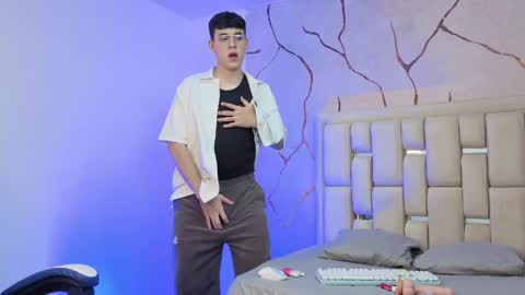 Snapshot of ianblake_ chatting on March 21, 11:52 pm Ian online show from March 21, 11:52 pm