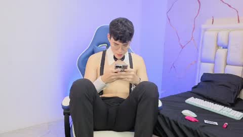 Snapshot of ianblake_ chatting on March 28, 10:20 pm Ian online show from March 28, 10:20 pm