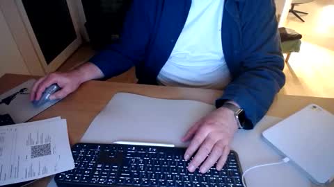 iandy12 online show from February 7, 8:45 pm