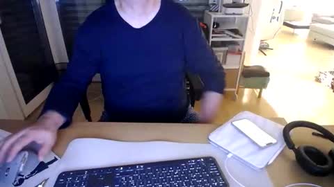 iandy12 online show from April 6, 9:49 pm