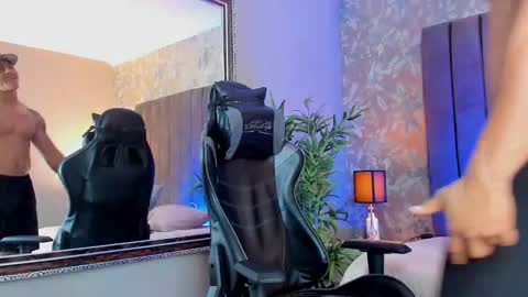 Ian White online show from September 16, 8:54 pm