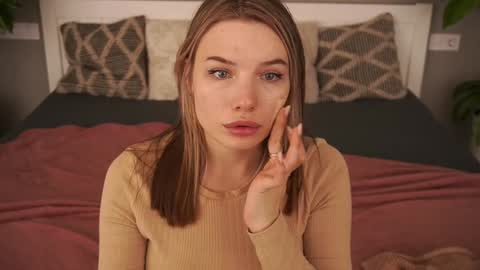 Danielle online show from December 8, 2:19 pm