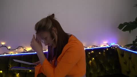 Danielle online show from December 9, 6:46 pm