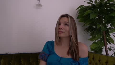 Danielle online show from January 31, 2:39 pm