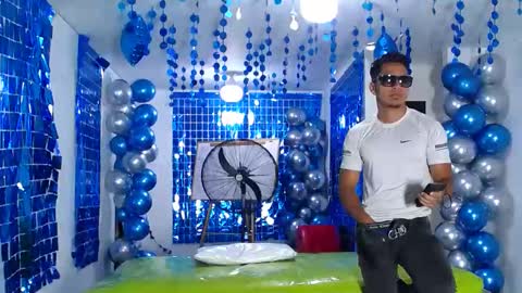 THOMAS AND DAMIAND online show from January 29, 5:24 pm