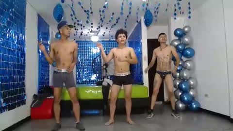 THOMAS AND DAMIAND online show from February 13, 6:48 pm