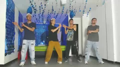 THOMAS AND DAMIAND online show from February 25, 4:10 pm