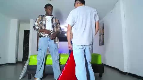 THOMAS AND DAMIAND online show from October 1, 12:55 pm