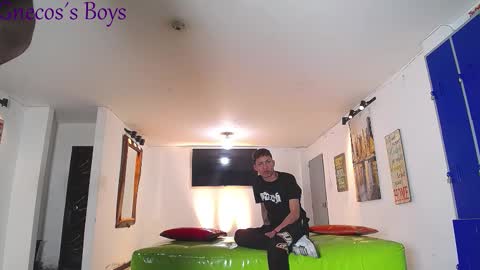 THOMAS AND DAMIAND online show from February 8, 1:47 pm