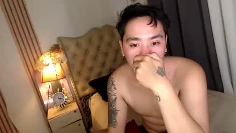 Snapshot of iconic_vince chatting on March 12, 10:50 pm iconic_vince online show from March 12, 10:50 pm