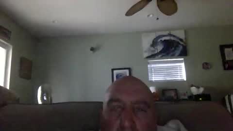 Snapshot of icumming chatting on April 19, 4:28 pm icumming online show from April 19, 4:28 pm