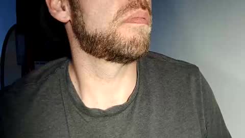 Snapshot of icyfucktoy chatting on November 3, 2:24 am icyfucktoy online show from November 3, 2:24 am