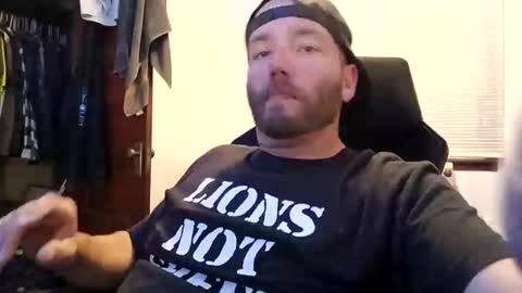Snapshot of icyfucktoy chatting on June 3, 2:47 am icyfucktoy online show from June 3, 2:47 am