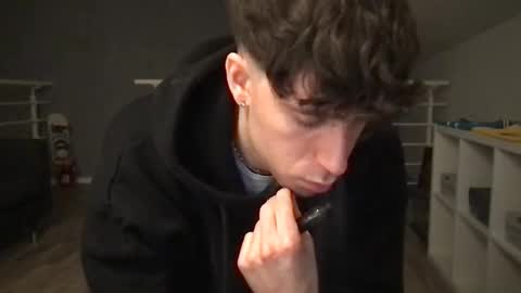 icyninesix online show from December 28, 11:05 pm